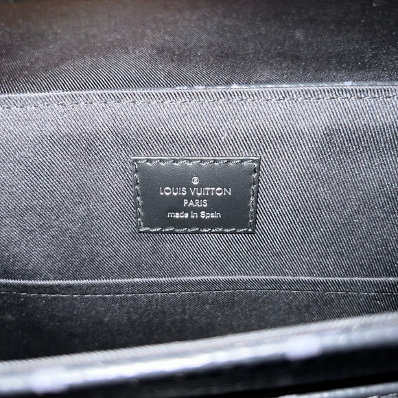 Louis Vuitton District Messenger Handbag Monogram Eclipse Canvas PM - Picture 4 of 9